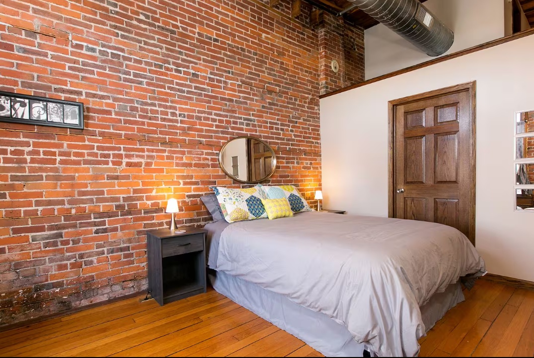 Image of Lift Bridge Loft "Mini-Me"
