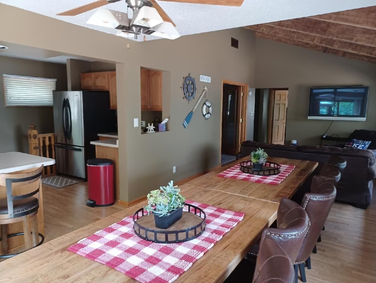 Image of Rustic Lodge at Old Sawmill Marina