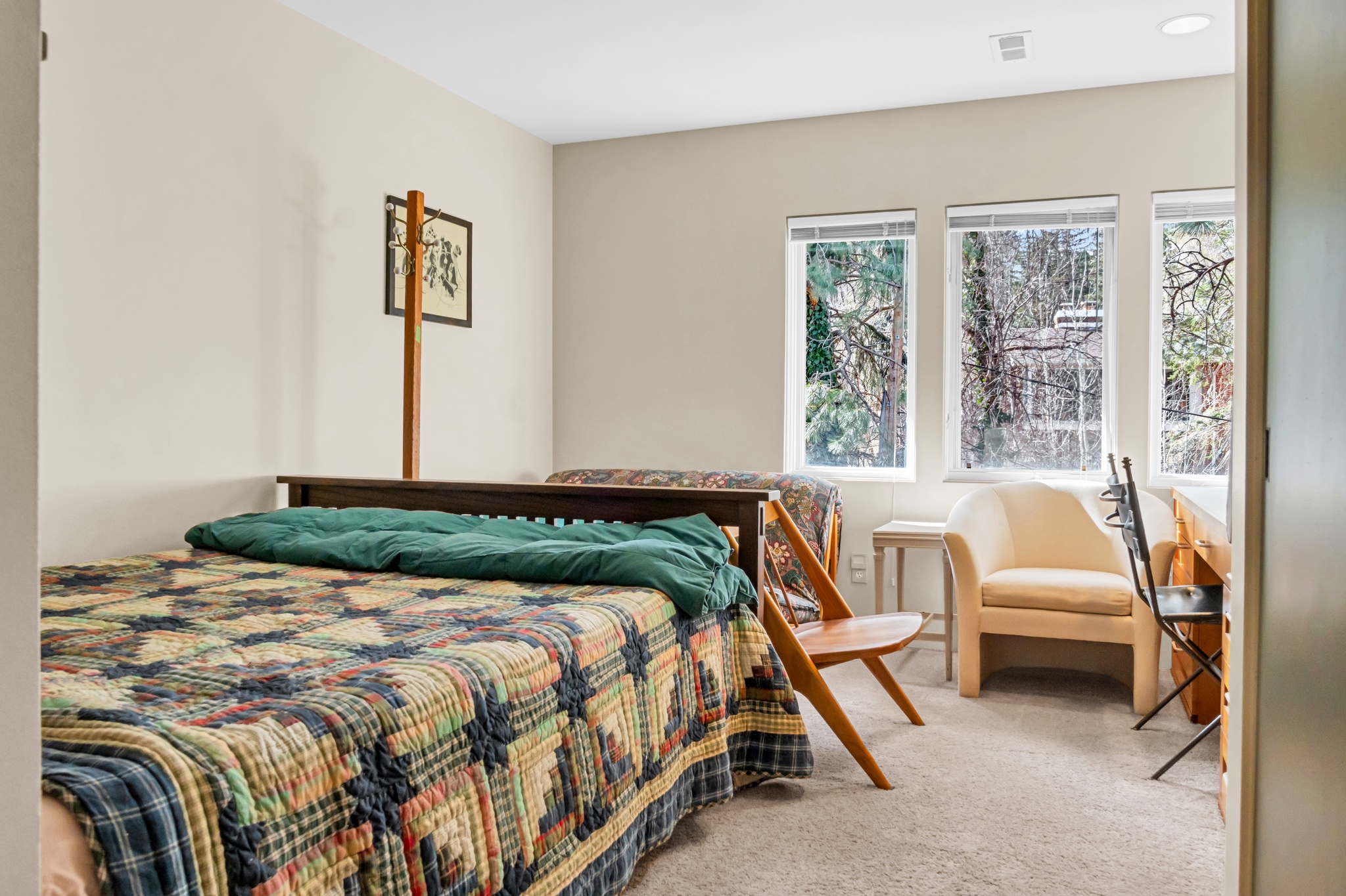 Image of Secluded University Hill Retreat