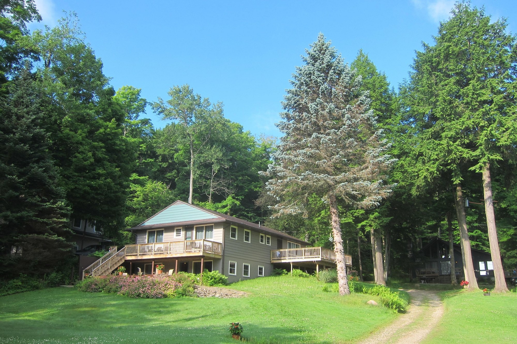 Image of Pine Hill Cottages & Motel