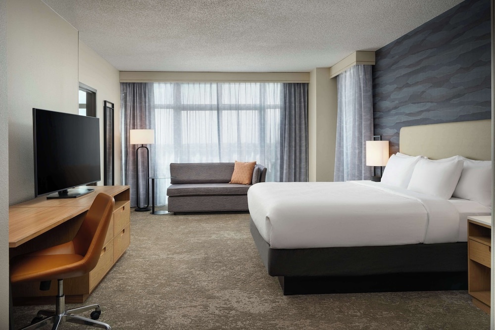 Image of Embassy Suites by Hilton Charleston Airport Hotel & Convention Center