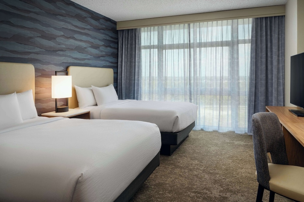 Image of Embassy Suites by Hilton Charleston Airport Hotel & Convention Center