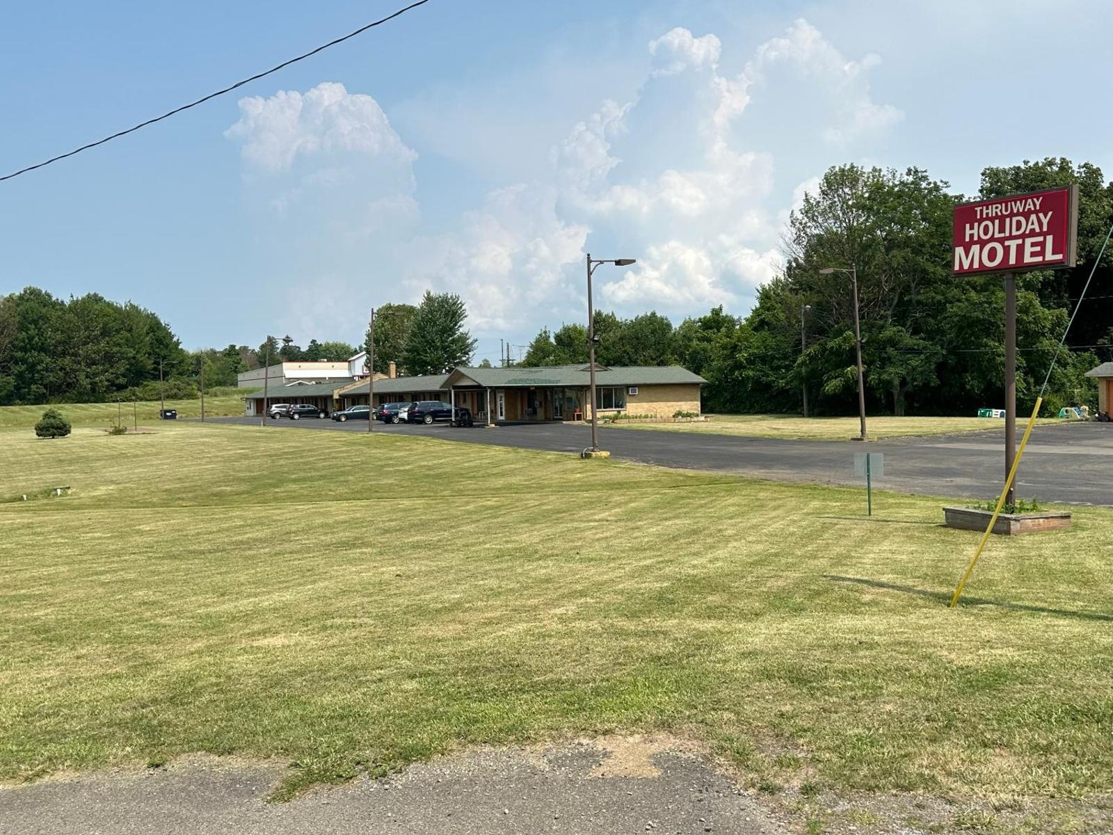 Image of Thruway Holiday Motel