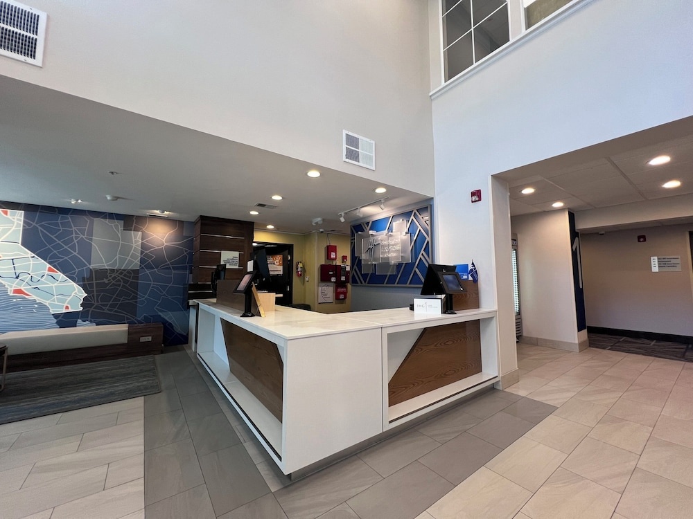 Image of Holiday Inn Express & Suites Berkeley