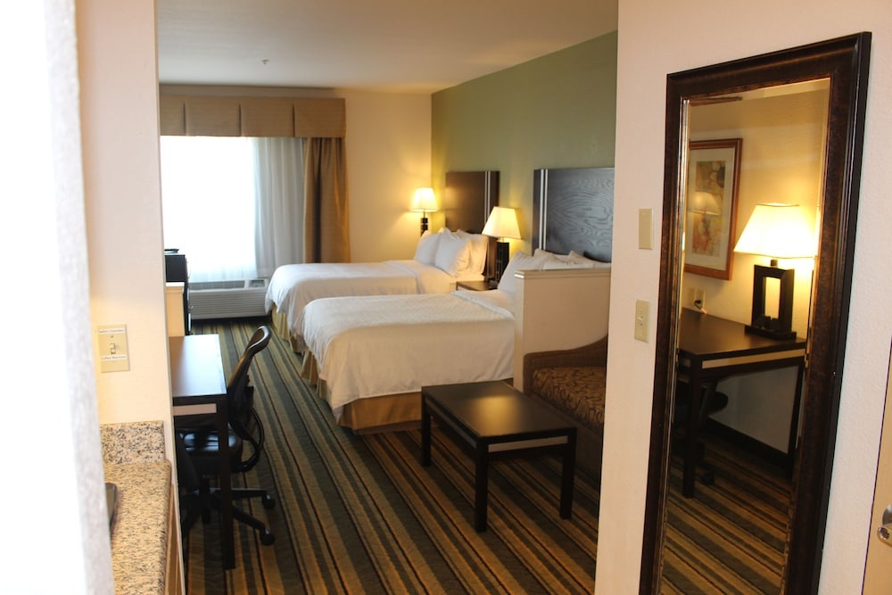 Image of Holiday Inn Express & Suites Berkeley