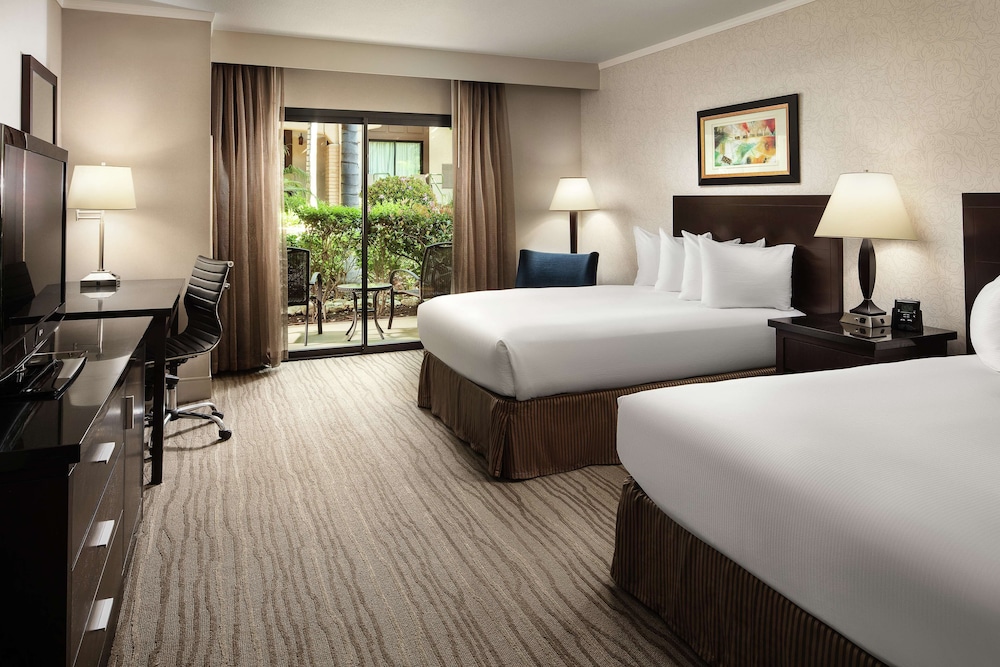 Image of DoubleTree by Hilton Claremont