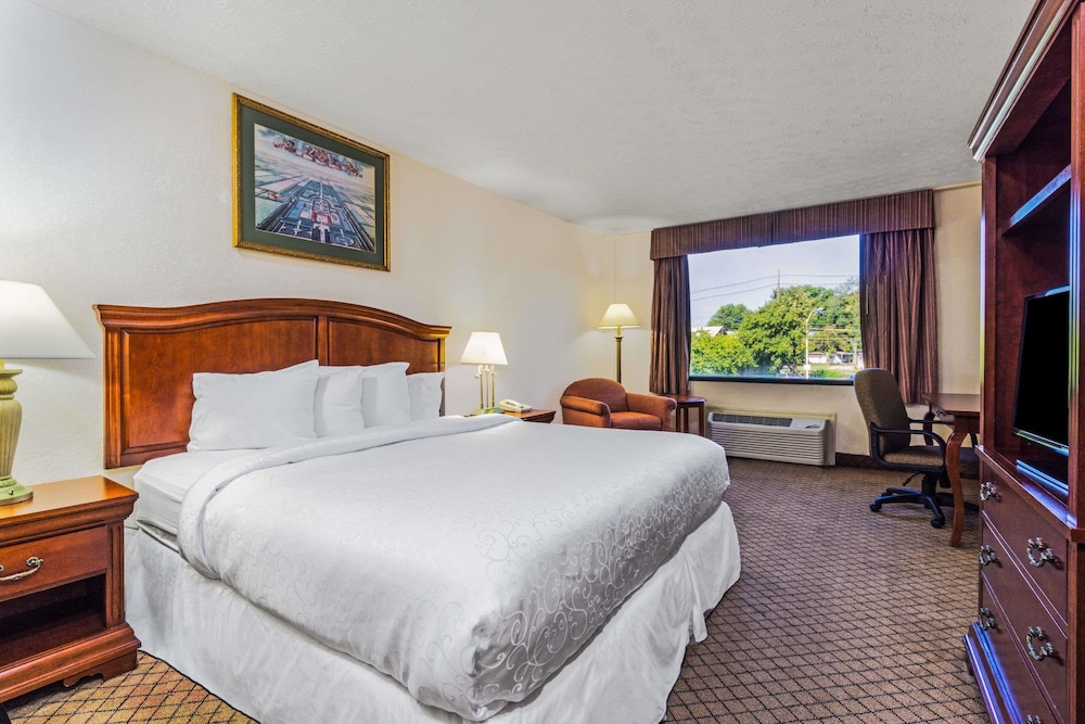 Image of Days Inn by Wyndham Columbus Airport