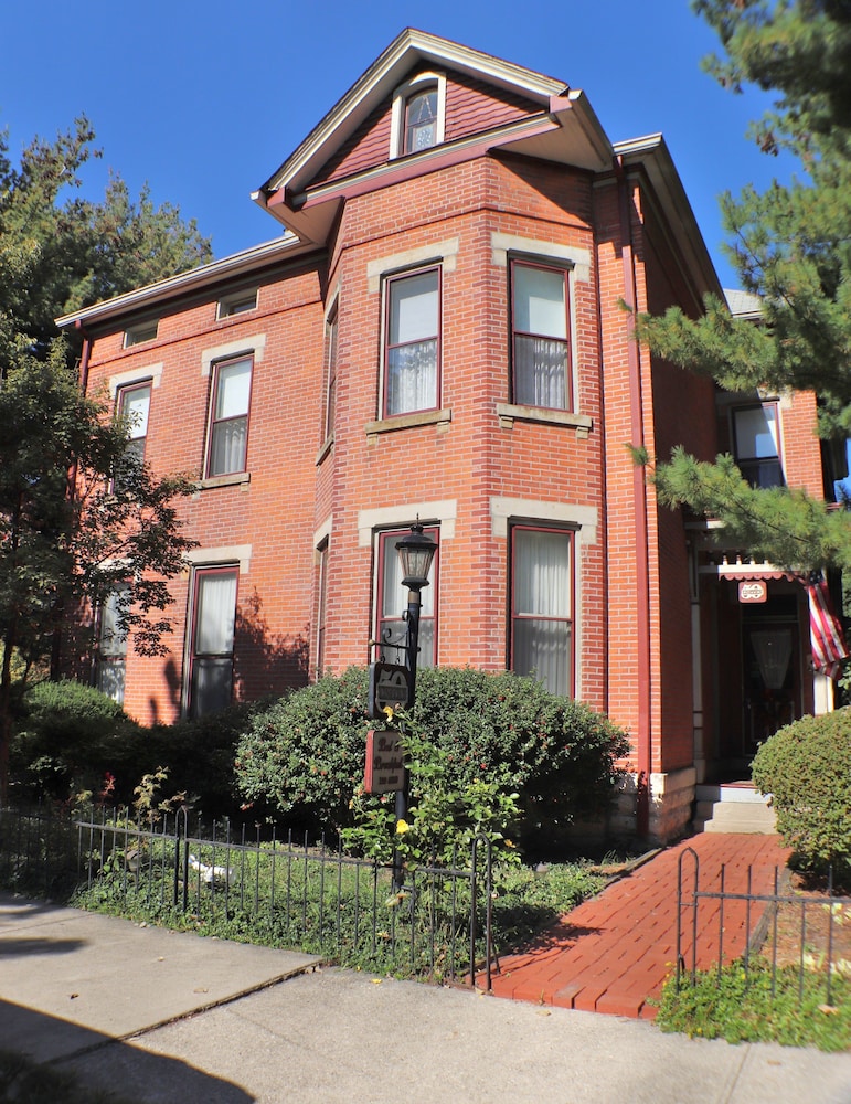 Image of 50 Lincoln Short North Bed and Breakfast