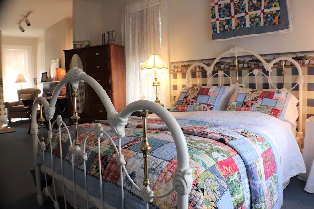 Image of 50 Lincoln Short North Bed and Breakfast