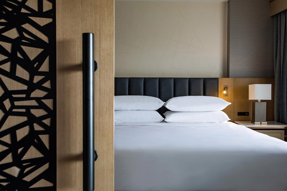 Image of Sheraton Suites Columbus