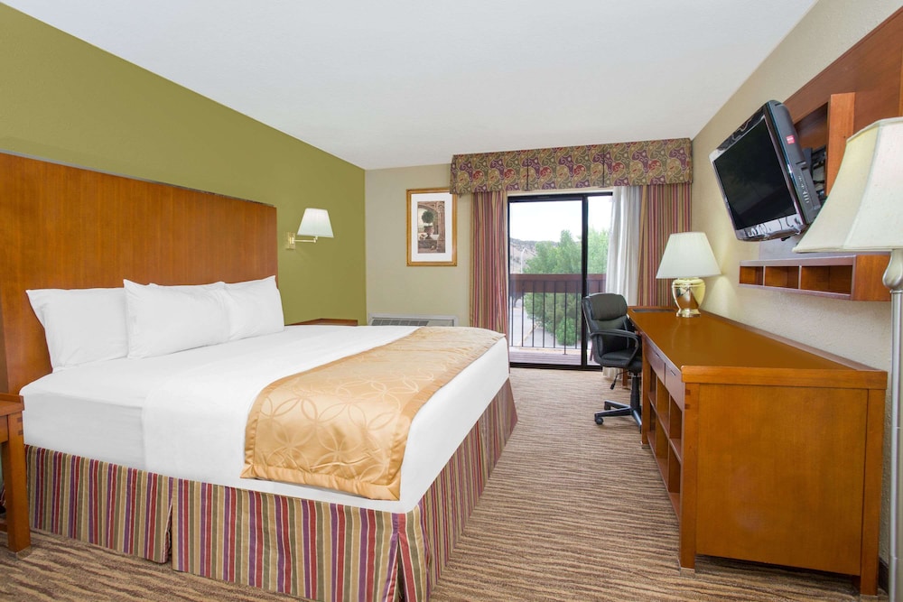 Image of Days Inn & Suites by Wyndham Red Rock-Gallup