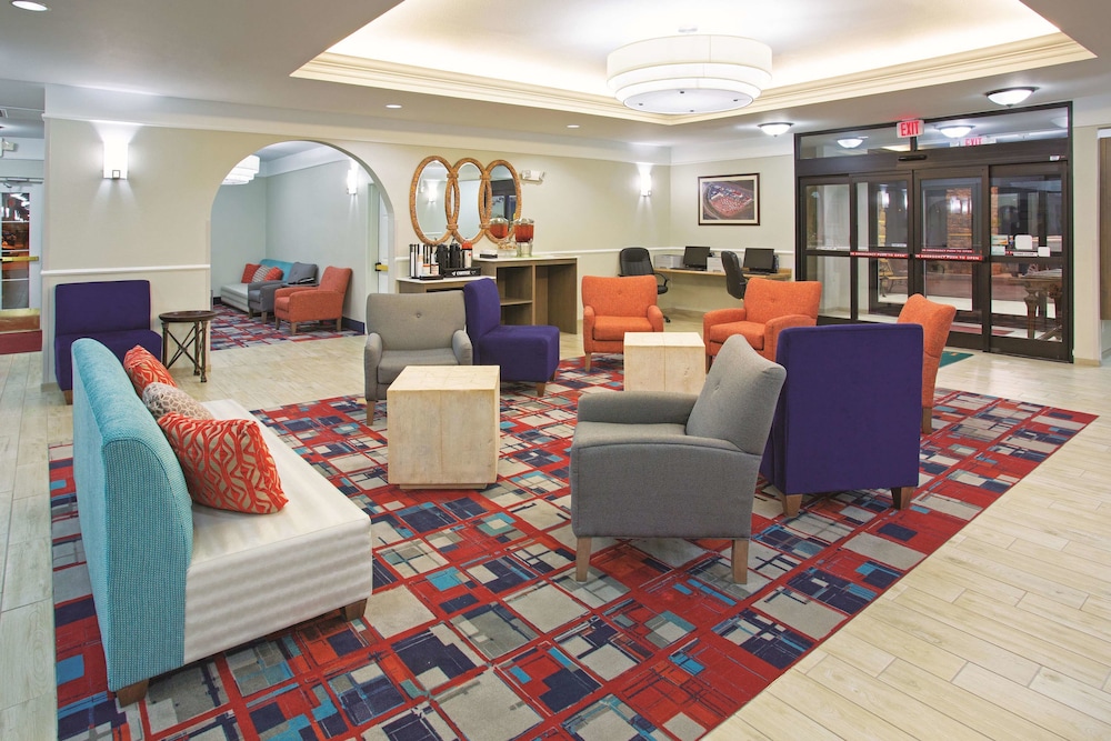 Image of La Quinta Inn & Suites by Wyndham Gallup