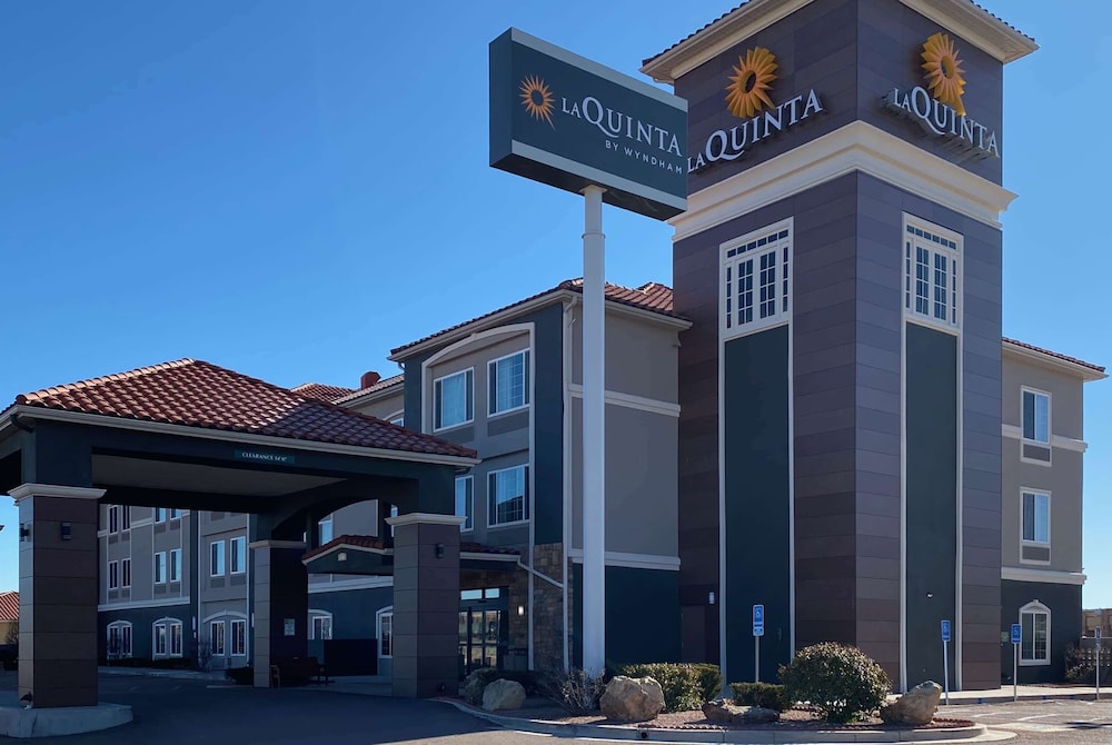 Image of La Quinta Inn & Suites by Wyndham Gallup
