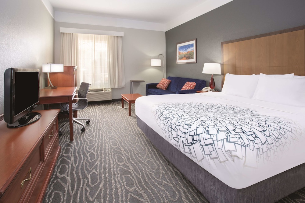 Image of La Quinta Inn & Suites by Wyndham Gallup