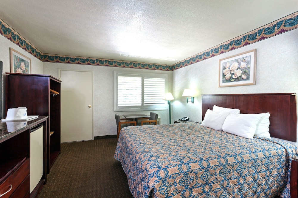 Image of Travelodge by Wyndham Long Beach Convention Center
