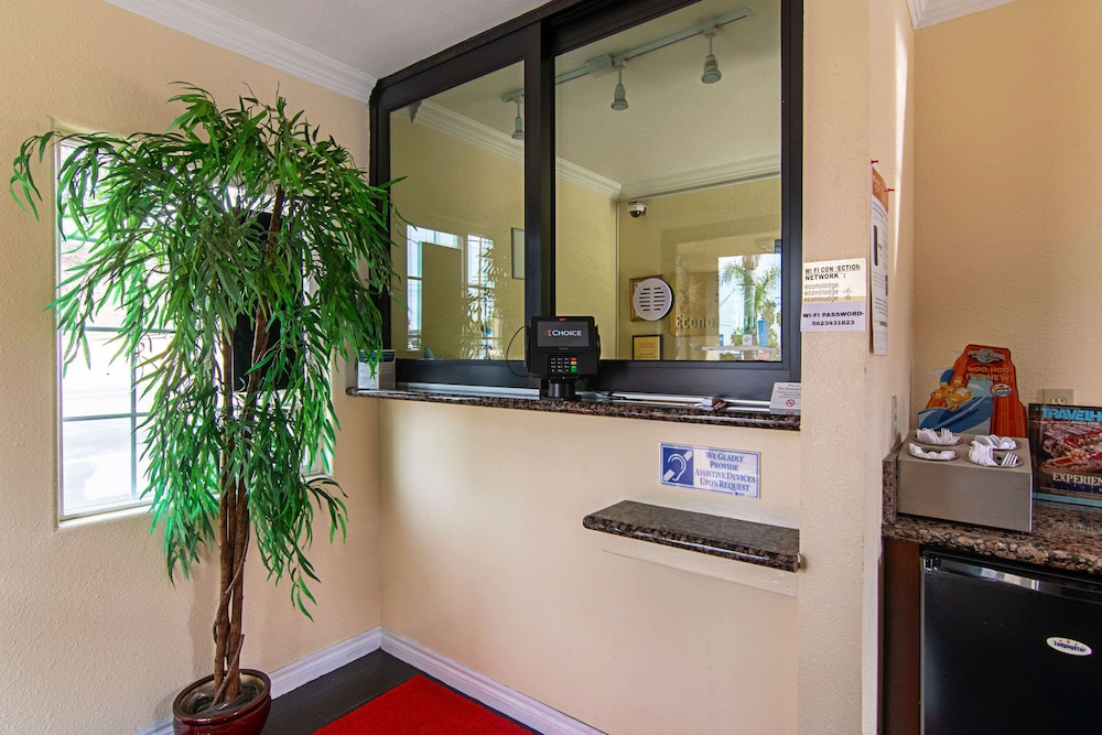 Image of Econo Lodge Long Beach I-405