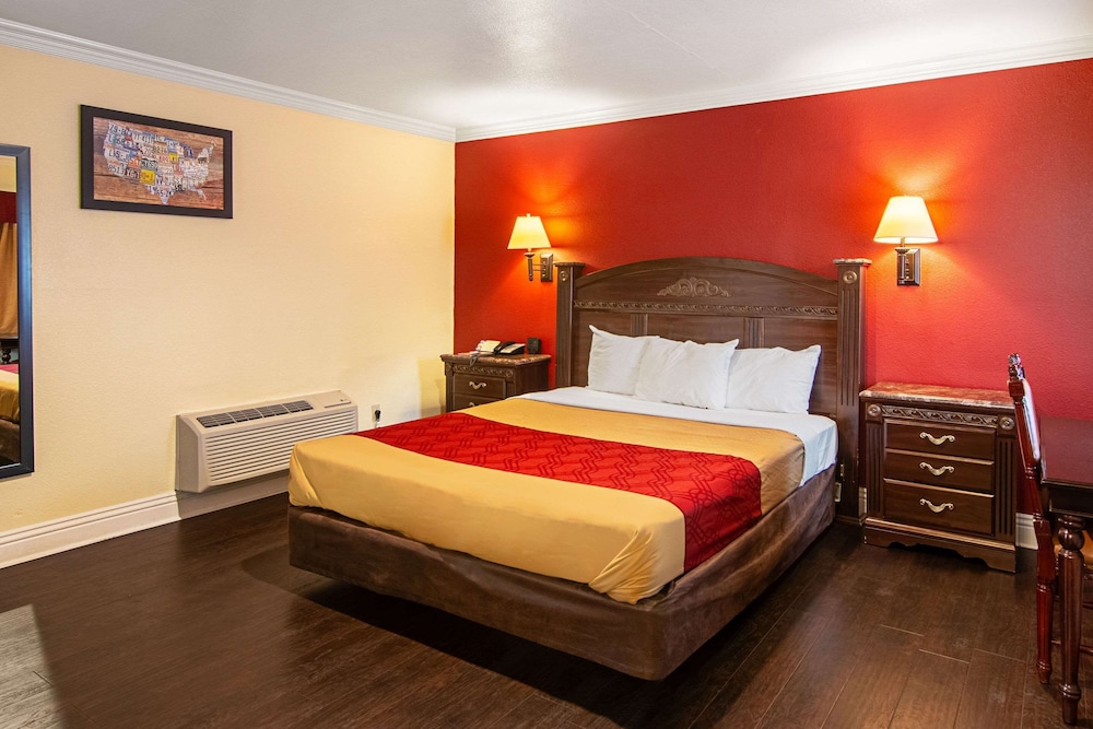 Image of Econo Lodge Long Beach I-405
