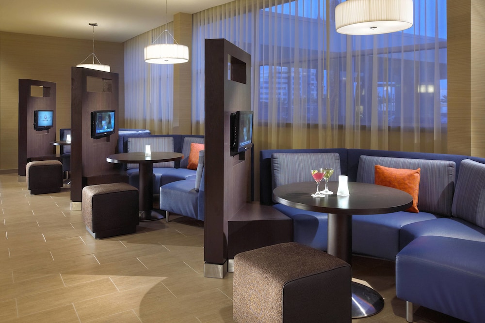 Image of Courtyard by Marriott Long Beach Airport