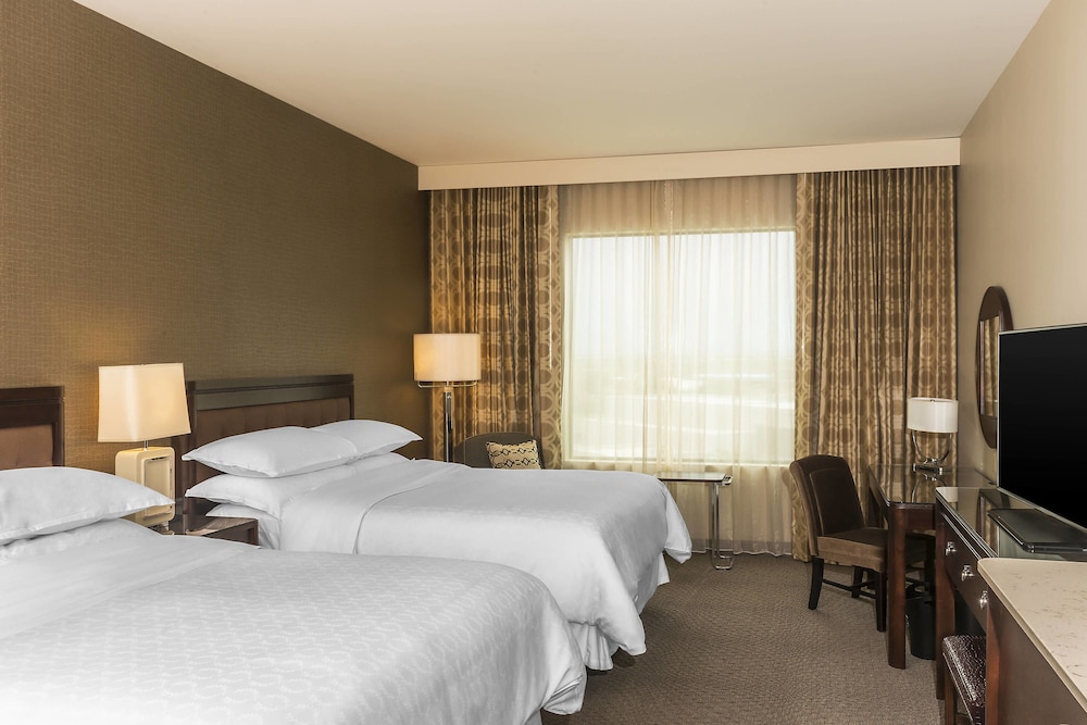 Image of Sheraton Mesa Hotel at Wrigleyville West