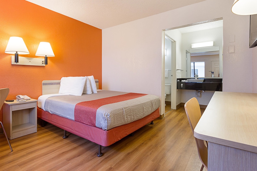 Image of Motel 6 Mesa, AZ - South