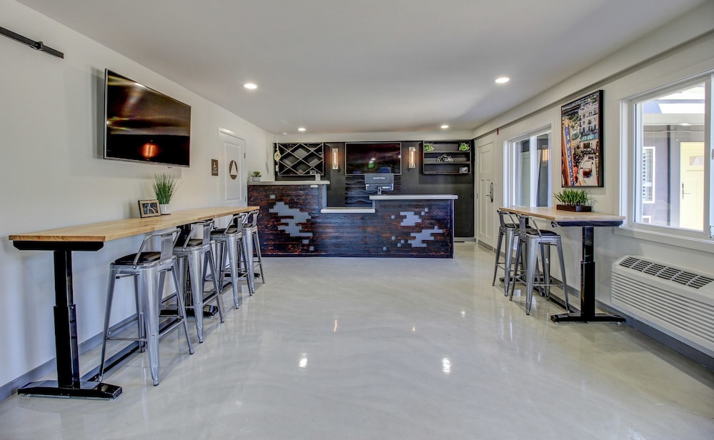 Image of Americana Modern Hotel