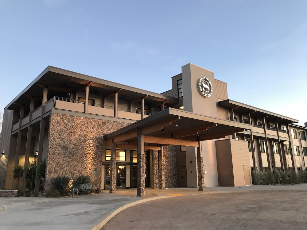 Image of Sheraton Redding Hotel at the Sundial Bridge