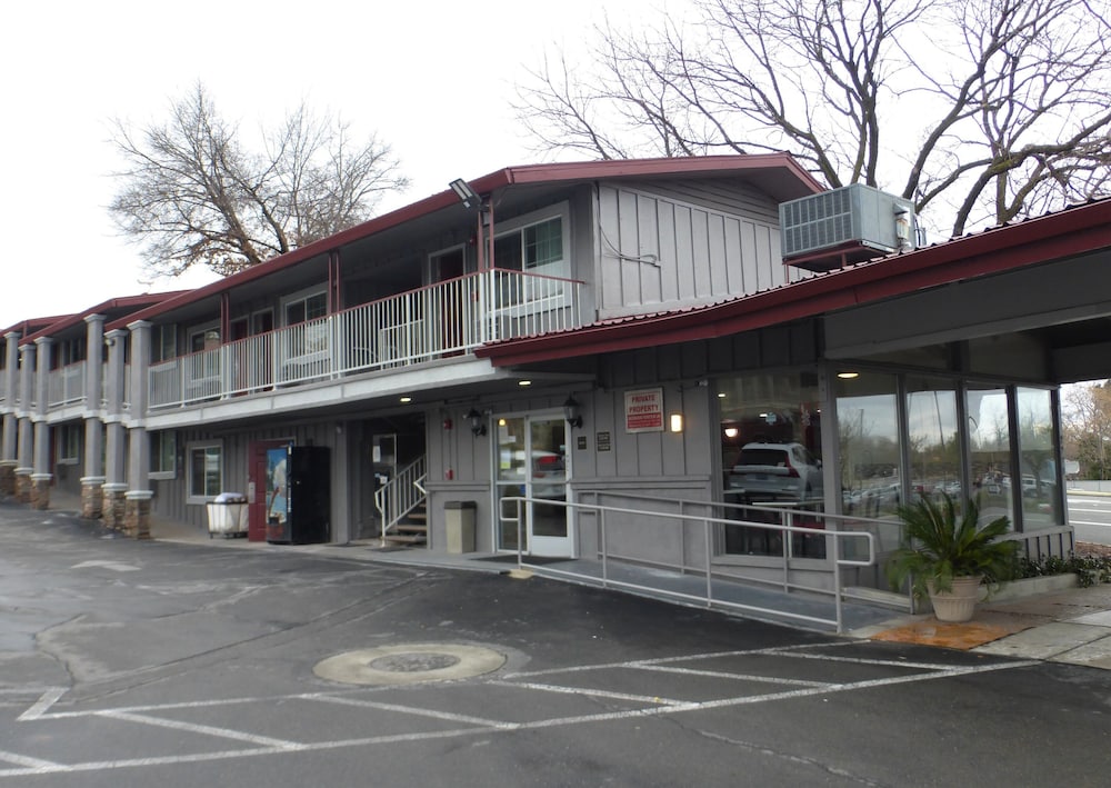 Image of Red Roof Inn Redding