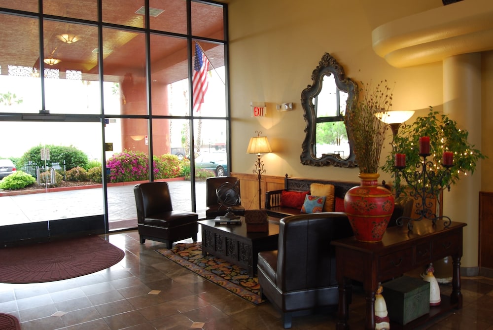 Image of Oxford Suites Redding