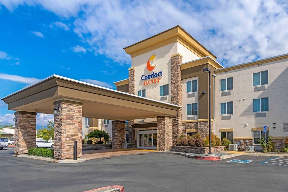 Image of Comfort Suites Redding - Shasta Lake