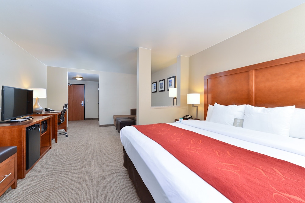 Image of Comfort Suites Redding - Shasta Lake