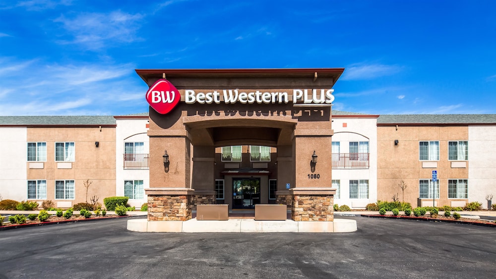 Image of Best Western Plus Twin View Inn & Suites