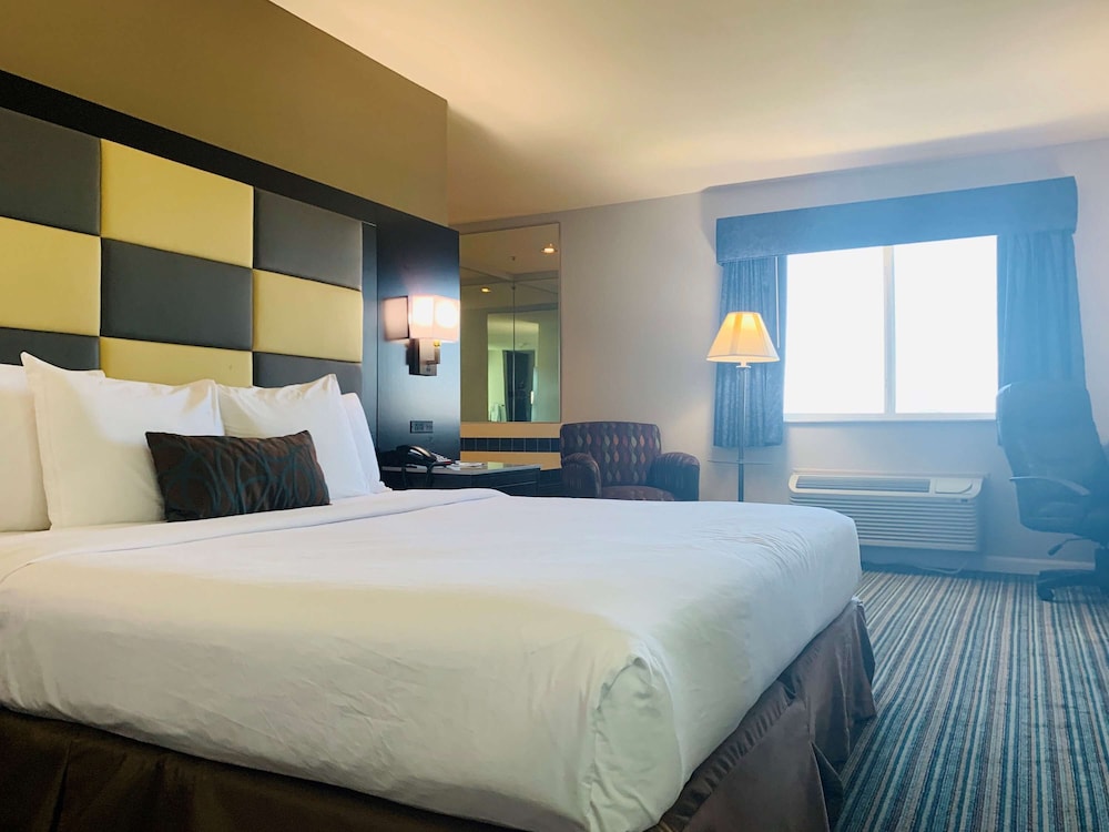 Image of SureStay Plus Hotel by Best Western Redding