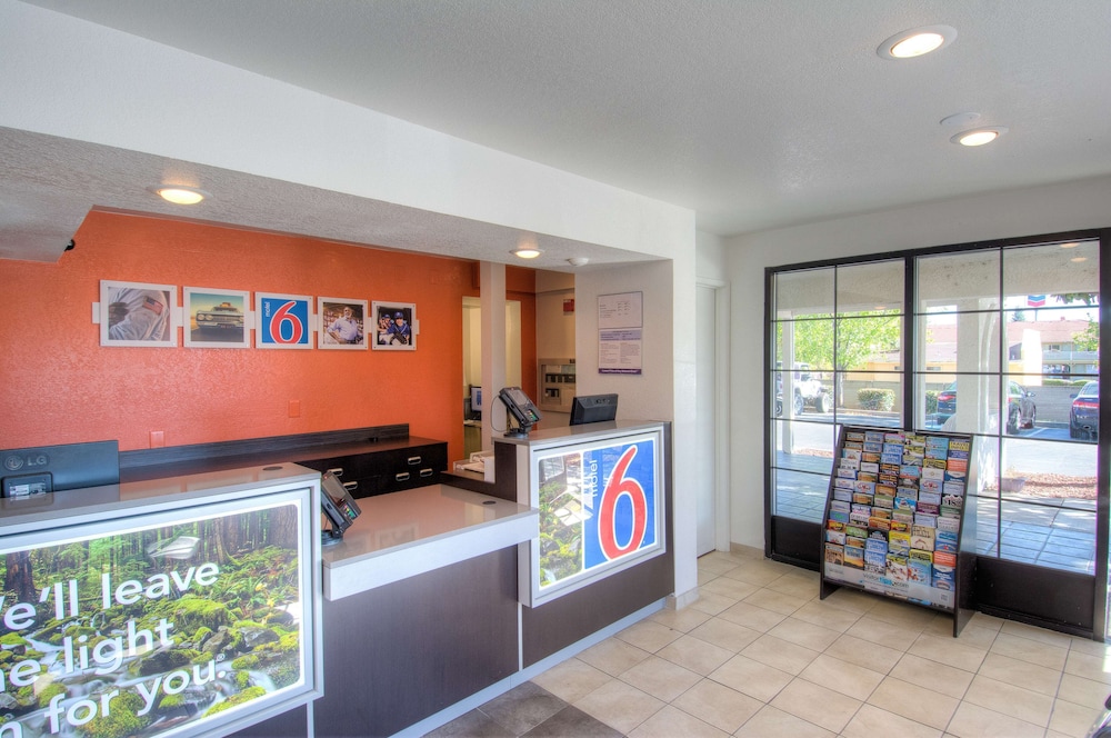 Image of Motel 6 Redding, CA - South