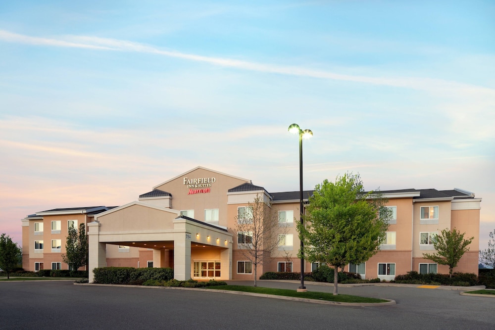 Image of Fairfield Inn & Suites