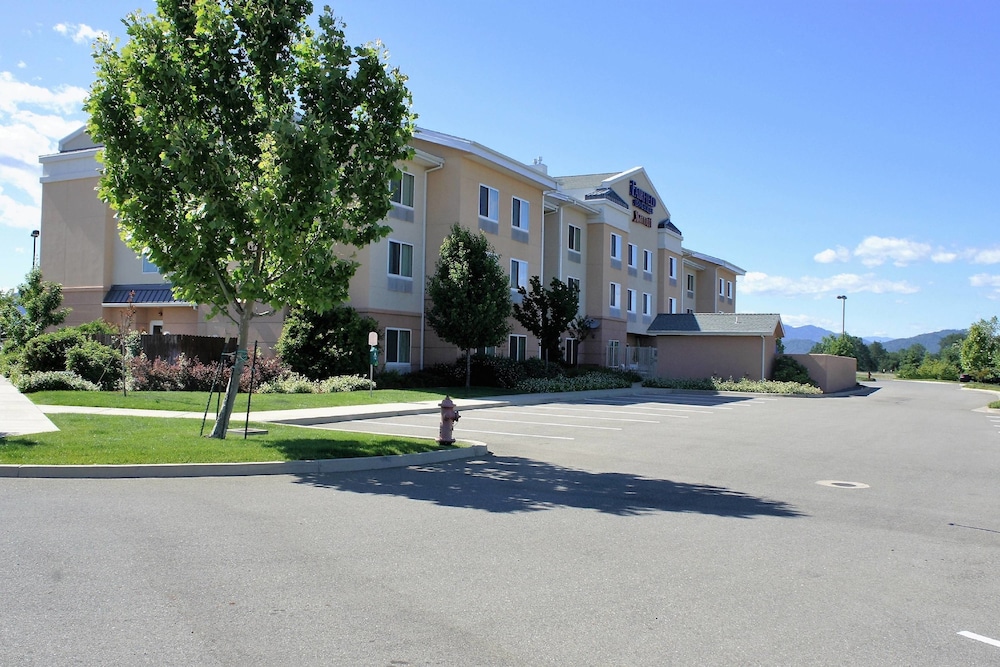 Image of Fairfield Inn & Suites