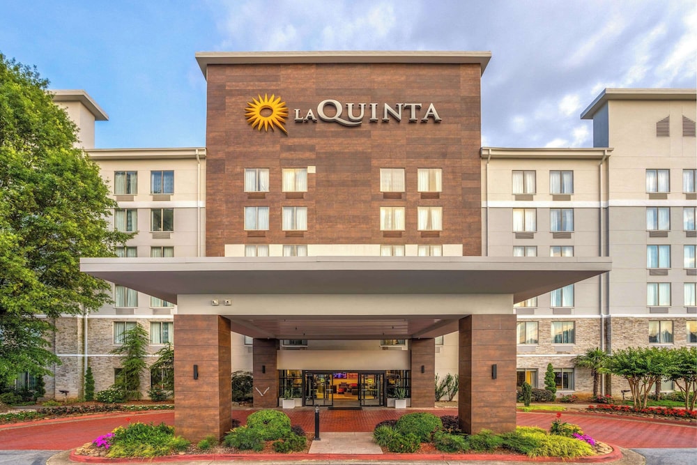 Image of La Quinta Inn & Suites by Wyndham Atlanta Airport North