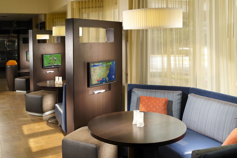 Image of Courtyard by Marriott Atlanta Airport South/Sullivan Road