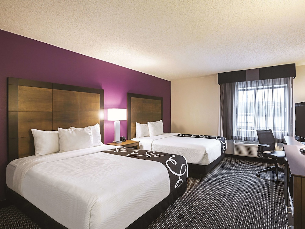 Image of La Quinta Inn & Suites by Wyndham Atlanta Midtown - Buckhead