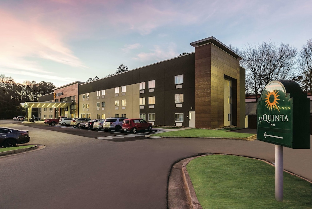 Image of La Quinta Inn & Suites by Wyndham Atlanta Midtown - Buckhead