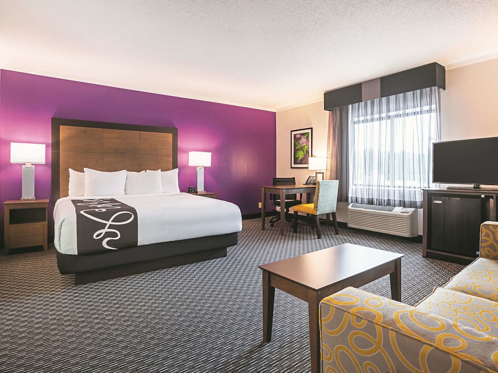 Image of La Quinta Inn & Suites by Wyndham Atlanta Midtown - Buckhead