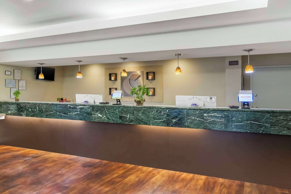 Image of Comfort Inn And Suites Sea-Tac Airport