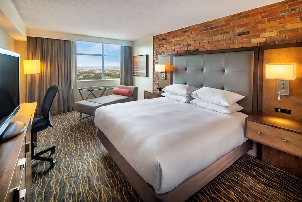 Image of DoubleTree by Hilton Toronto Airport