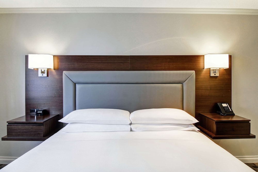 Image of DoubleTree by Hilton Hotel Toronto Downtown