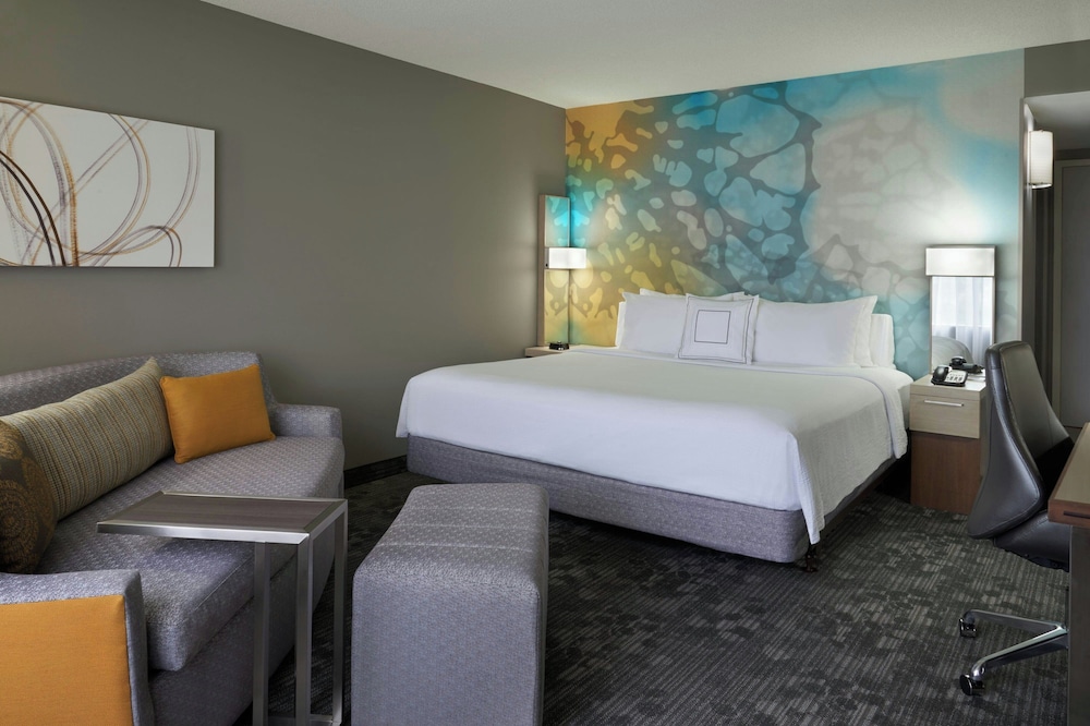 Image of Courtyard by Marriott Toronto Airport