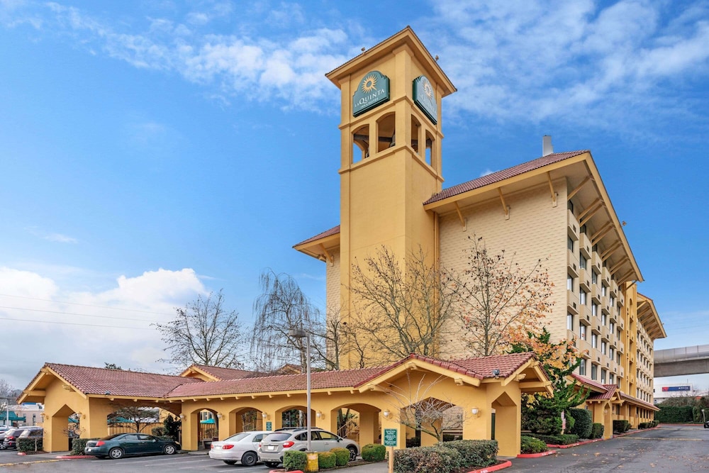 Image of La Quinta Inn & Suites by Wyndham Seattle Sea-Tac Airport