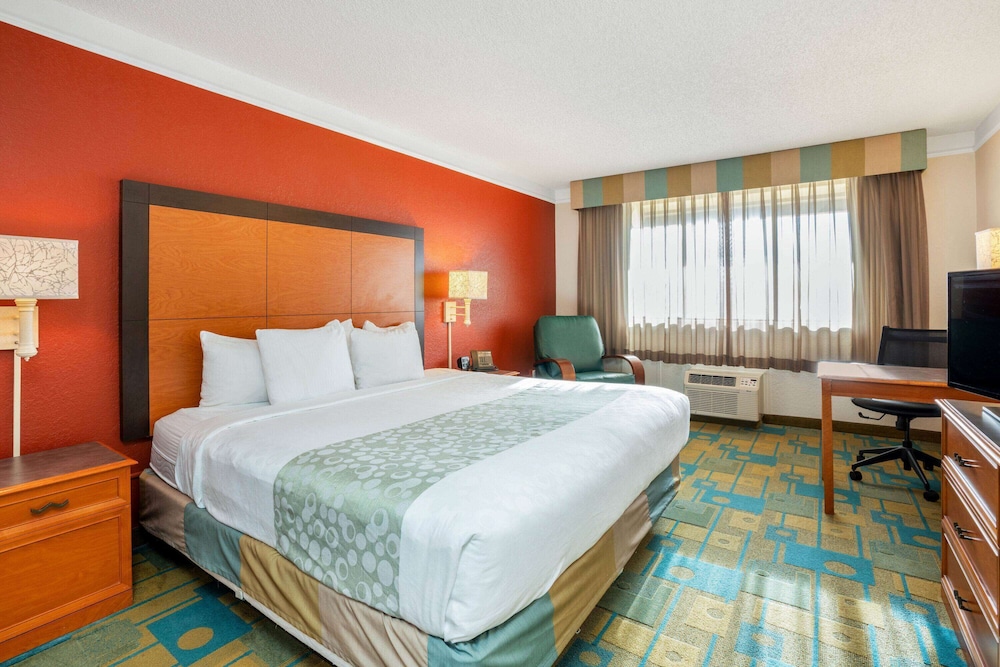 Image of La Quinta Inn & Suites by Wyndham Seattle Sea-Tac Airport