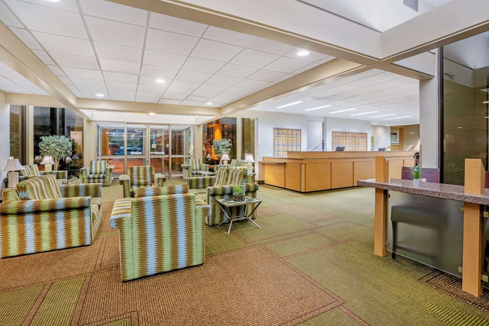 Image of La Quinta Inn & Suites by Wyndham Seattle Sea-Tac Airport