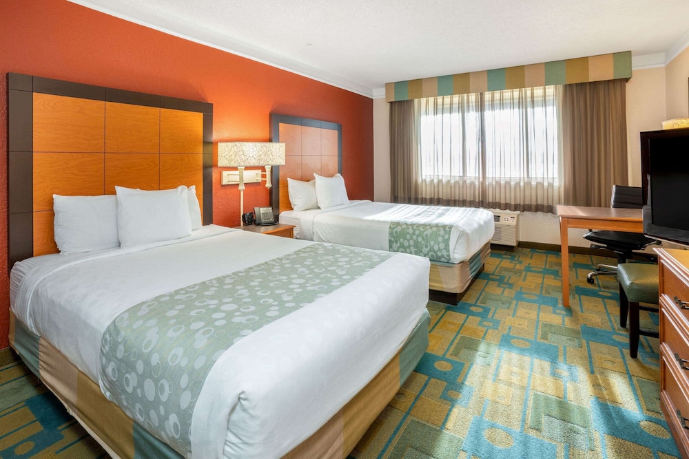 Image of La Quinta Inn & Suites by Wyndham Seattle Sea-Tac Airport