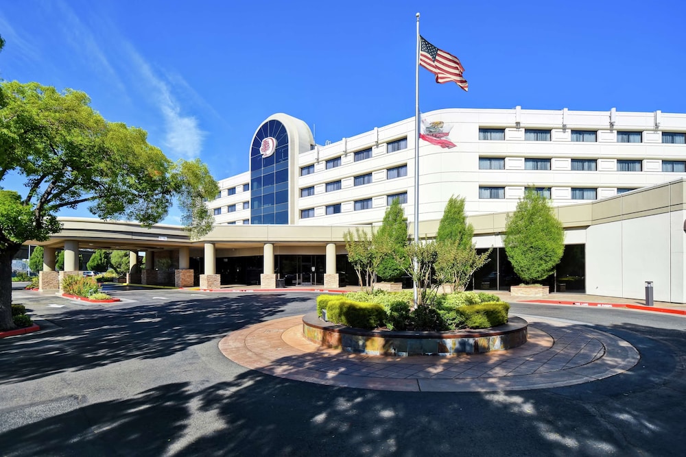 Image of DoubleTree by Hilton Hotel Pleasanton at the Club