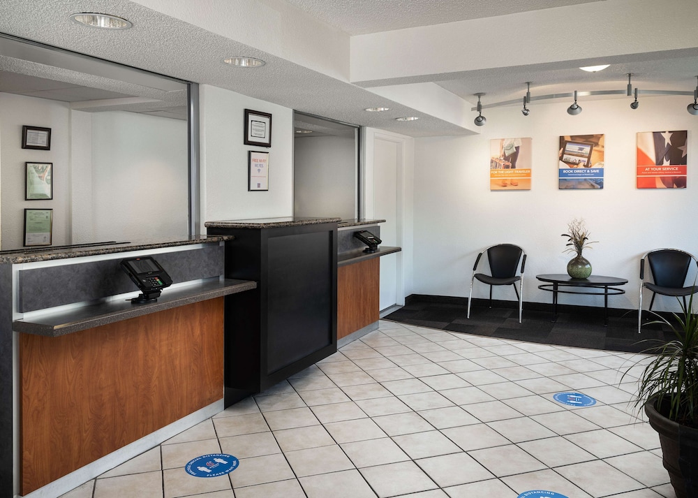 Image of Motel 6 Carlsbad, CA - East